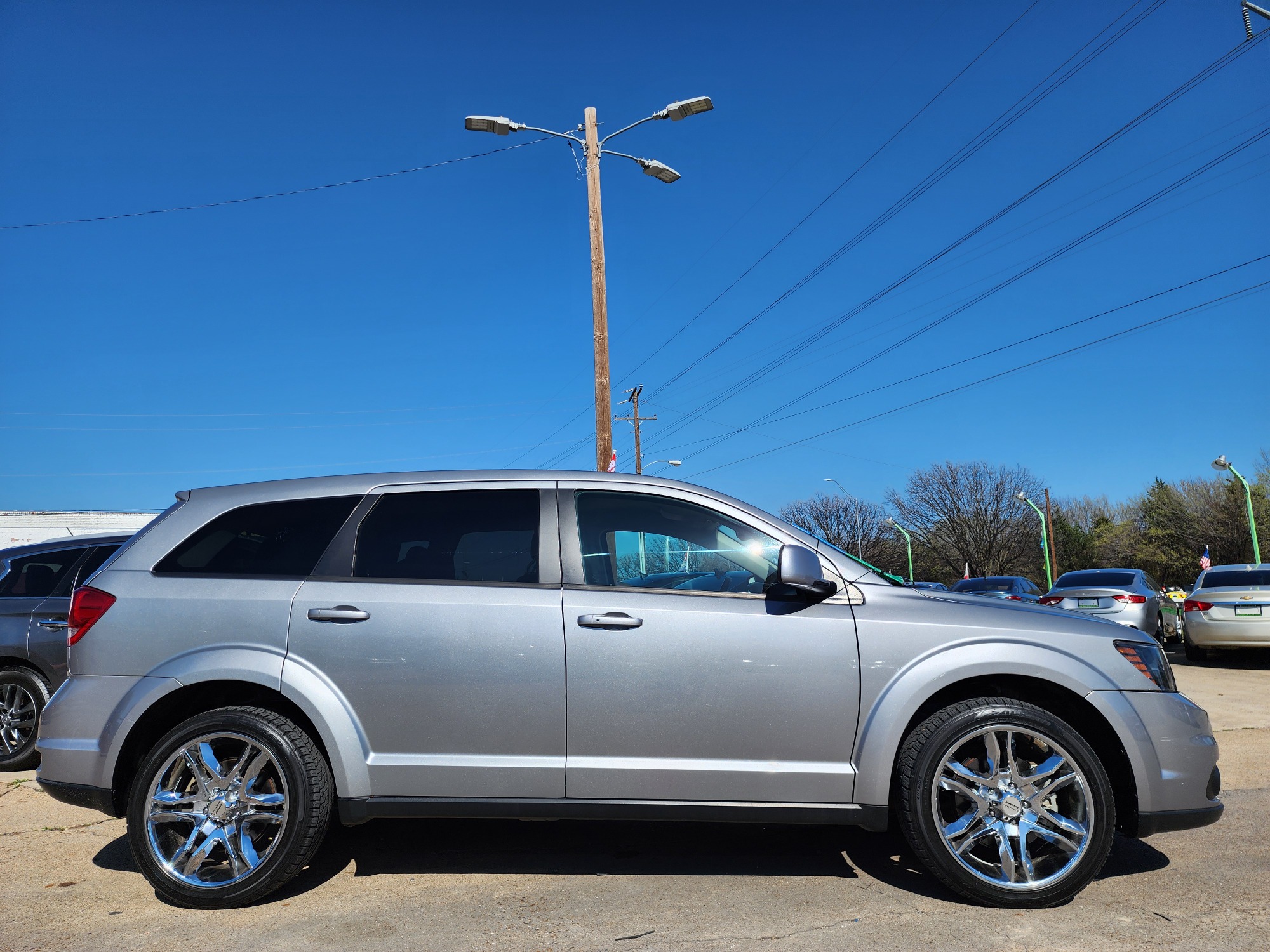 2019 SILVER Dodge Journey GT (3C4PDCEG3KT) with an 3.6L V6 DOHC 24V engine, 6A transmission, located at 2660 S.Garland Avenue, Garland, TX, 75041, (469) 298-3118, 32.885387, -96.656776 - Welcome to DallasAutos4Less, one of the Premier BUY HERE PAY HERE Dealers in the North Dallas Area. We specialize in financing to people with NO CREDIT or BAD CREDIT. We need proof of income, proof of residence, and a ID. Come buy your new car from us today!! This is a SUPER CLEAN 2019 DODGE JOUR - Photo #2
